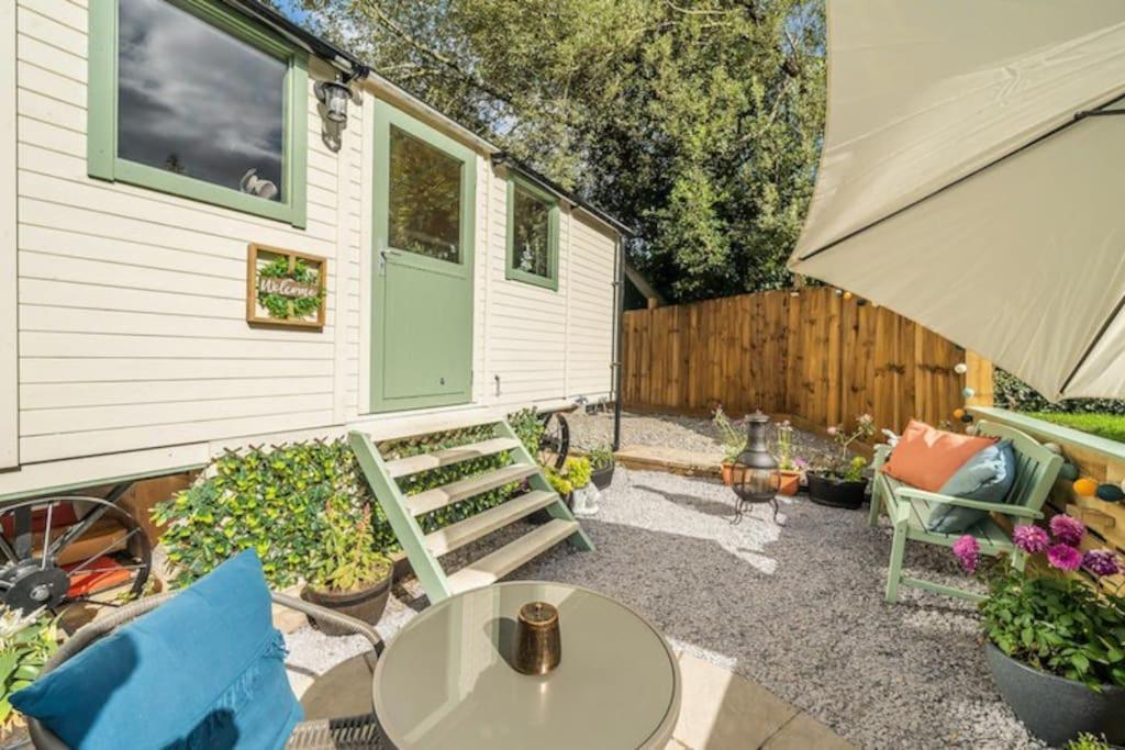 Spinney Retreats - 2 X Unique Shepherds Huts Dog Friendly Northampton Exterior foto