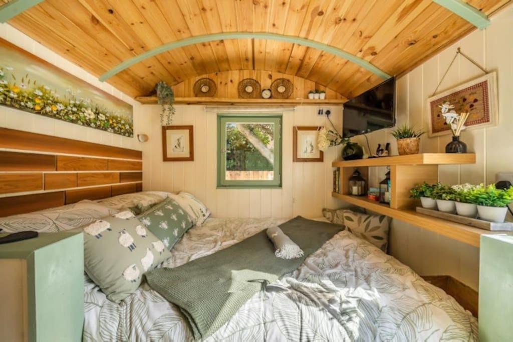 Spinney Retreats - 2 X Unique Shepherds Huts Dog Friendly Northampton Exterior foto